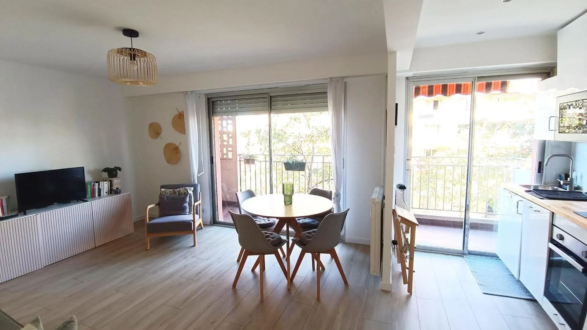 2-Rooms Apartment With Wifi And Balcony Nice